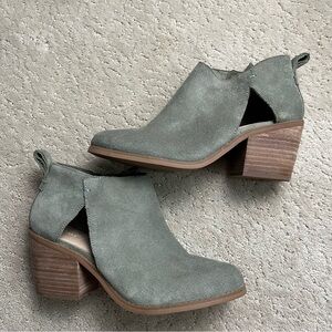 TOMS Lea Bootie Green Suede 6.5